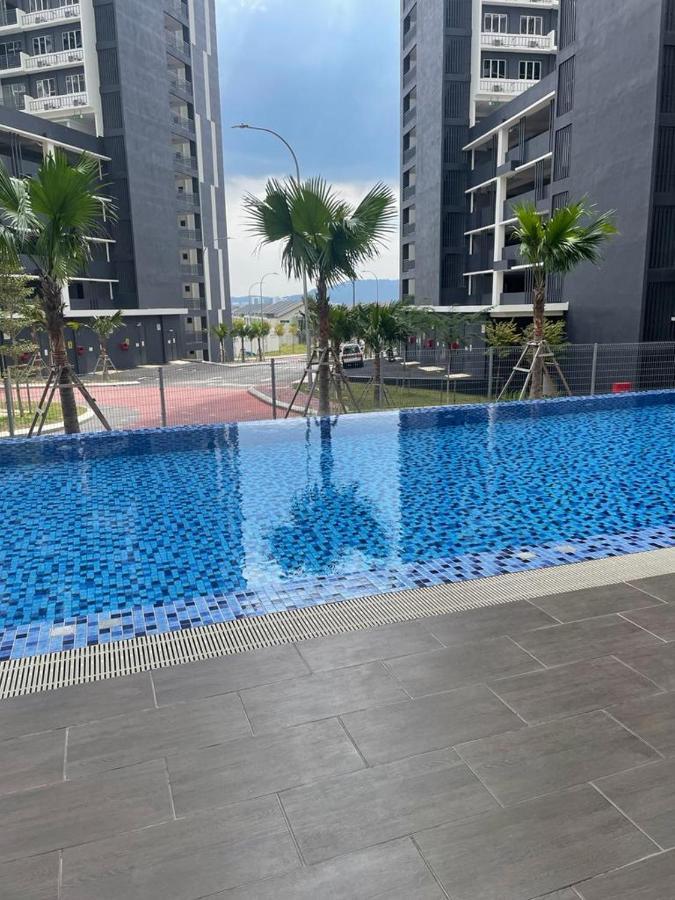 D'Rinie Sky Homestay Каджанг Екстериор снимка